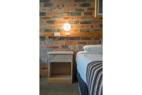 Avoca Beach Hotel - Foster Accommodation 1