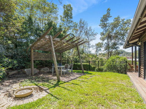 Avoca Beach Living - 84 Avoca Drive, Avoca Beach - Foster Accommodation 2
