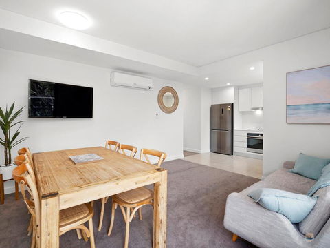 Avoca Beach Pad- 210/14-18 Cape Three Points Rd - Foster Accommodation 1