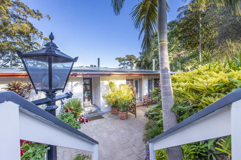 Avocado Sunset Bed & Breakfast - Foster Accommodation 1