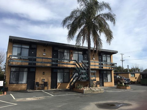 Avondel Motor Inn - Foster Accommodation 0