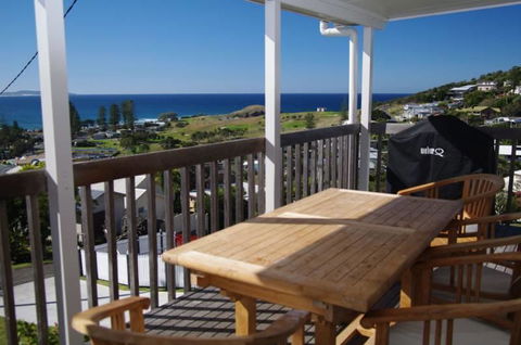 Awesome View, 4 View Street - Foster Accommodation 1