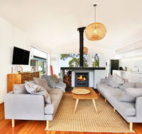 Ayana Beach House - Pet Friendly - Opposite Beach - Foster Accommodation