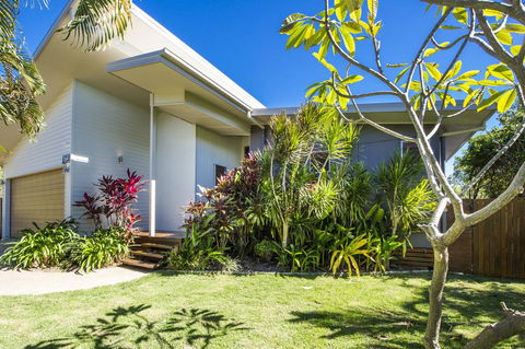 Azur Villa - Foster Accommodation 0