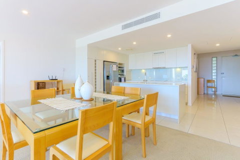 Azura Ocean View Holiday Apartment - Foster Accommodation 3