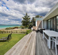 Azure Absolute Beachfront - Pet Friendly - Foster Accommodation