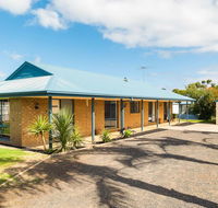 Back Beach Retreat - Foster Accommodation
