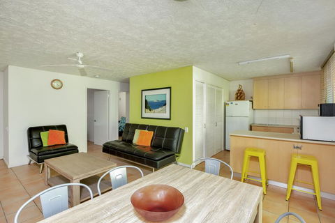 Baden 35 - Rainbow Shores, Walk To Beach, Pools, Tennis Court - Foster Accommodation 1