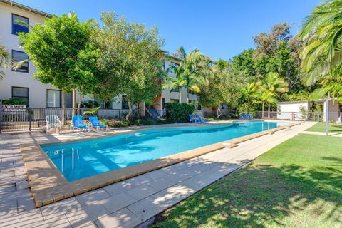 Baden 90 - Rainbow Shores, Resort Unit, Pools, Tennis Court, Walk To Beach - Foster Accommodation 0