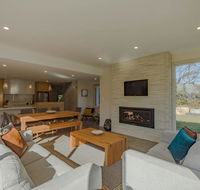 Baileys Beach House - Foster Accommodation