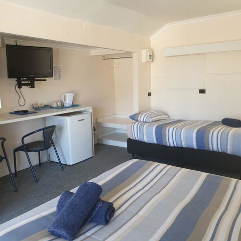 Bamboo Motor Inn - Foster Accommodation 3