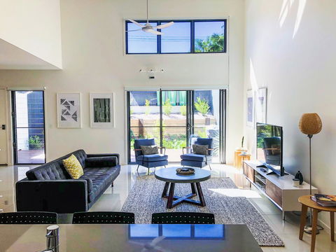 Banksia Villa - Foster Accommodation 0