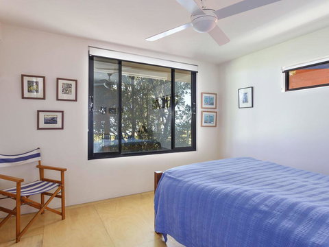 Barefoot Beach House - Foster Accommodation 3