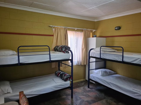 Bateman Bay Holiday Park & Batemans Bay YHA - Foster Accommodation 2