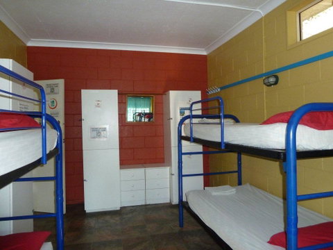 Bateman Bay Holiday Park & Batemans Bay YHA - Foster Accommodation 1