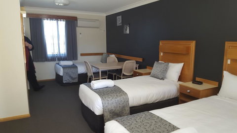 Bathurst Gold Panner - Foster Accommodation 2
