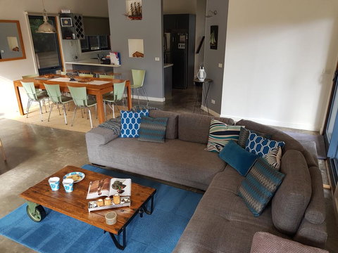 Bay Breeze Holiday Home - Foster Accommodation 0