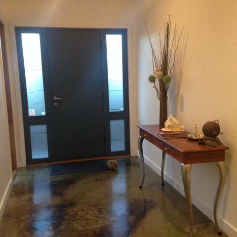 Bay Breeze Holiday Home - Foster Accommodation 3