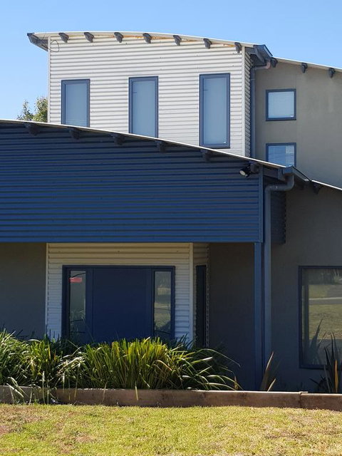 Bay Breeze Holiday Home - Foster Accommodation 2