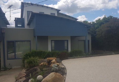 Bay Breeze Holiday Home - Foster Accommodation 1