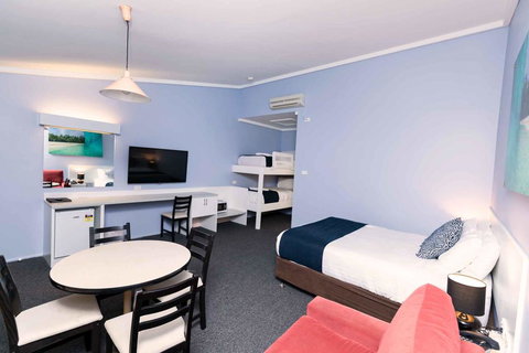 Bay Hotel Motel - Foster Accommodation 1