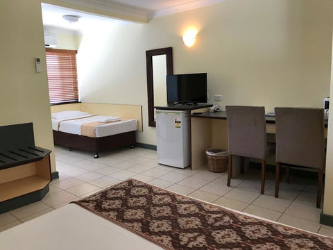 Bay Village Tropical Retreat & Apartments - Foster Accommodation 2