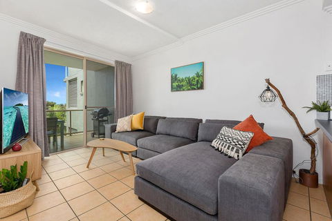 BEACH BLISS LUXURIOUS APARTMENT With POOL - Foster Accommodation 3