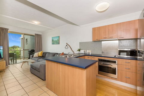 BEACH BLISS LUXURIOUS APARTMENT With POOL - Foster Accommodation 1