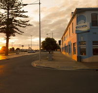 Beach Hotel - Foster Accommodation