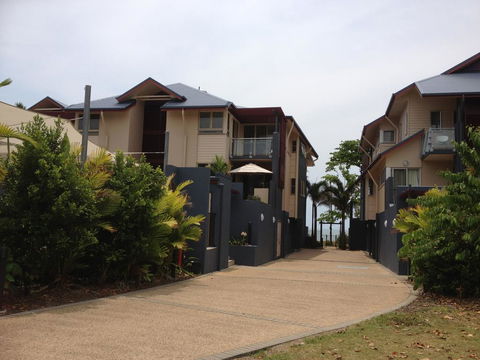 Beach House Apartment 1 - Foster Accommodation 0