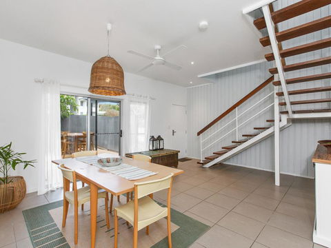 BEACH HOUSE ON PEARL - Foster Accommodation 3