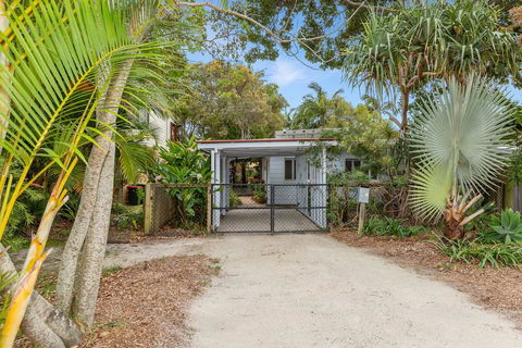 BEACH RETREAT - Foster Accommodation 2