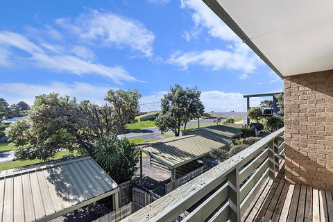 Beach Terrace 4 - Foster Accommodation 1