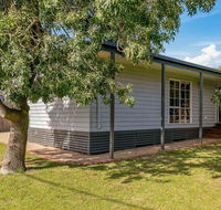 Beachcomber Bliss - Foster Accommodation
