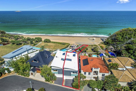 Beachfront #12 - Foster Accommodation 1