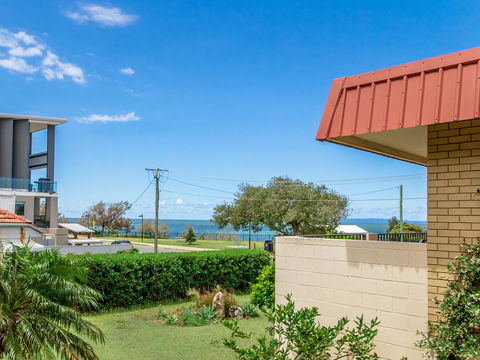 Beachfront Apt With Private Pool - Foster Accommodation 3