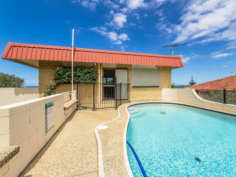 Beachfront Apt With Private Pool - Foster Accommodation 2