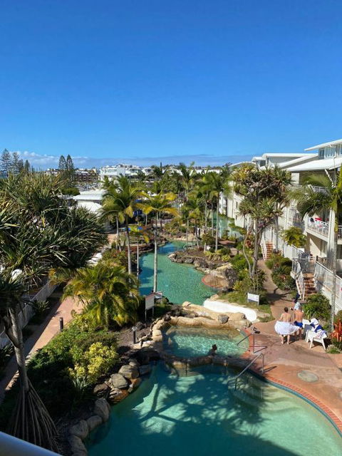 Resort Queen Studio At Alex Beach Resort - Foster Accommodation 2
