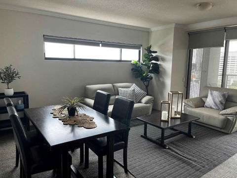 Republic Apartment - Foster Accommodation 2