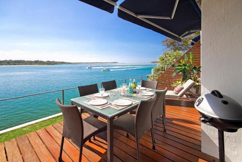 Riverfront Apartment, Perfect Location - Foster Accommodation 1