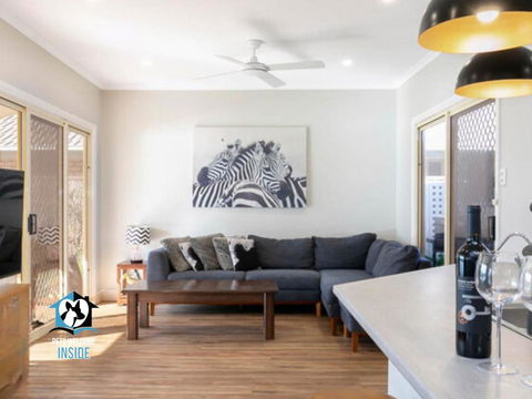 Renovated Beautiful Holiday Home With A Private Beach & Stunning Views! - Foster Accommodation 3