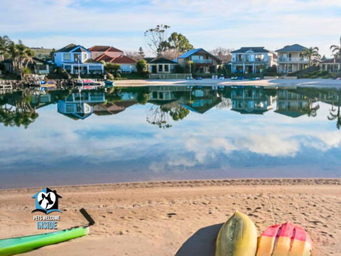 Renovated Beautiful Holiday Home With A Private Beach & Stunning Views! - Foster Accommodation 0