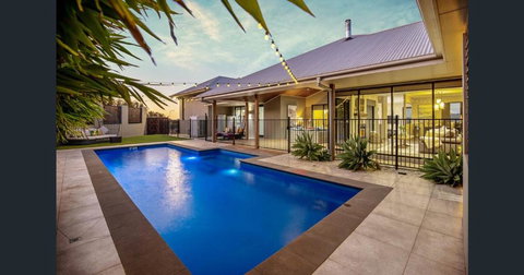 Red Lotus Guesthouse - Foster Accommodation 0