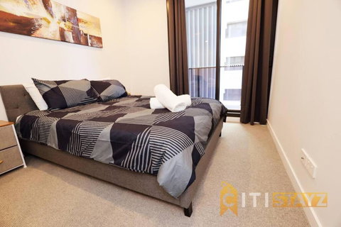 Red Rose Retreat - 1bd 1bth 1CarSp Apt - Foster Accommodation 1