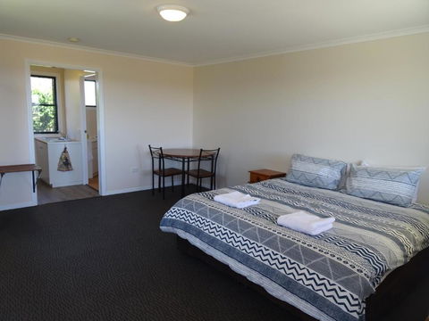 Redgate Country Cottages - Foster Accommodation 0