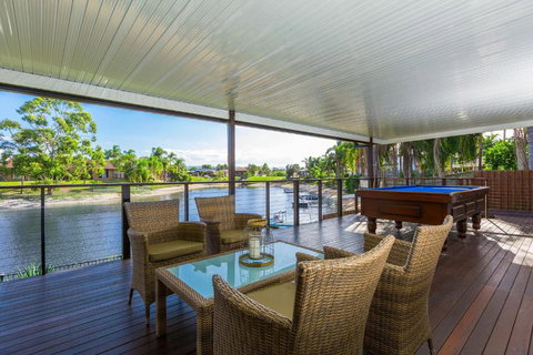 Reflections Broadbeach- Heated Pool! Complete Waterfront Entertainer With Huge Deck, Pool Table And Pontoon - Foster Accommodation 3
