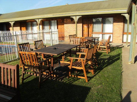 Regency Court Motel - Foster Accommodation 2