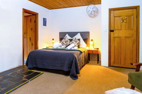 Reillys Wines Heritage Cottages - Foster Accommodation 2