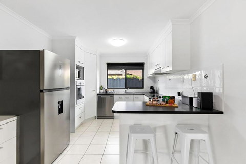 Relax At Moonstone - Foster Accommodation 3