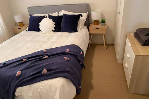 Relax In The Spa With Views Opposite Lake Eildon - Foster Accommodation 2